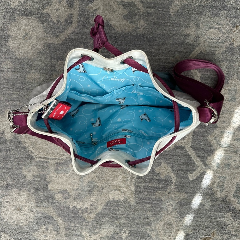 Harvey’s On Ice Park Hopper Bag - Picture 5 of 5